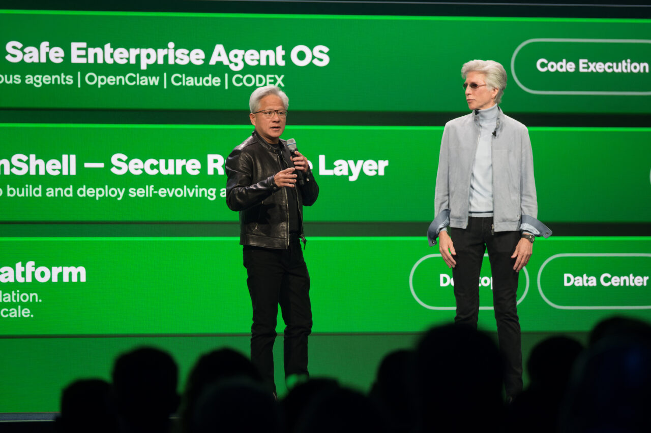 NVIDIA CEO 젠슨 황이 ServiceNow Knowledge 2026 무대에서 Safe Enterprise Agent OS와 OpenShell(보안 런타임 레이어)를 발표하는 장면