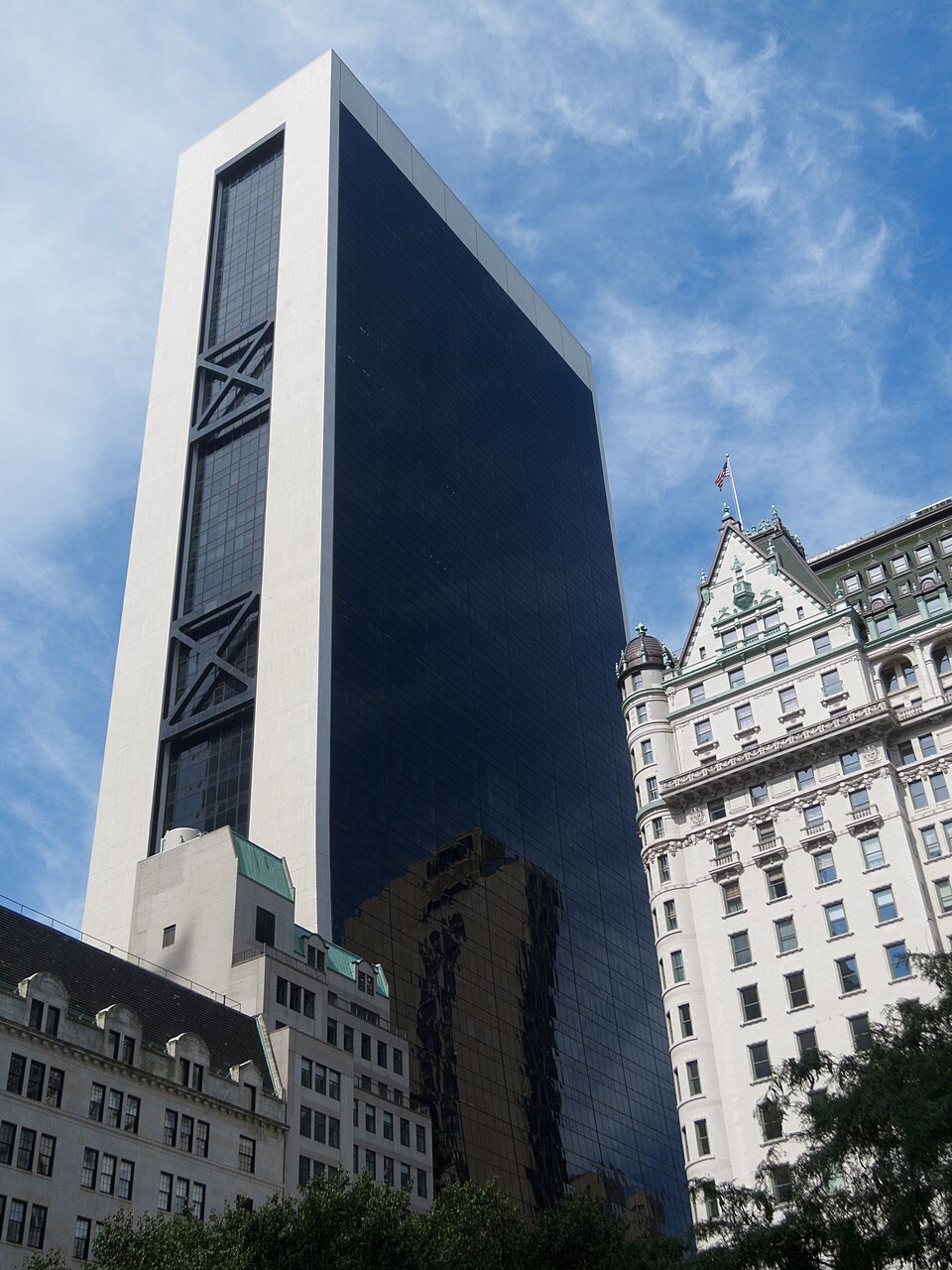 The Solow Building in New York, headquarters of Apollo Global Management