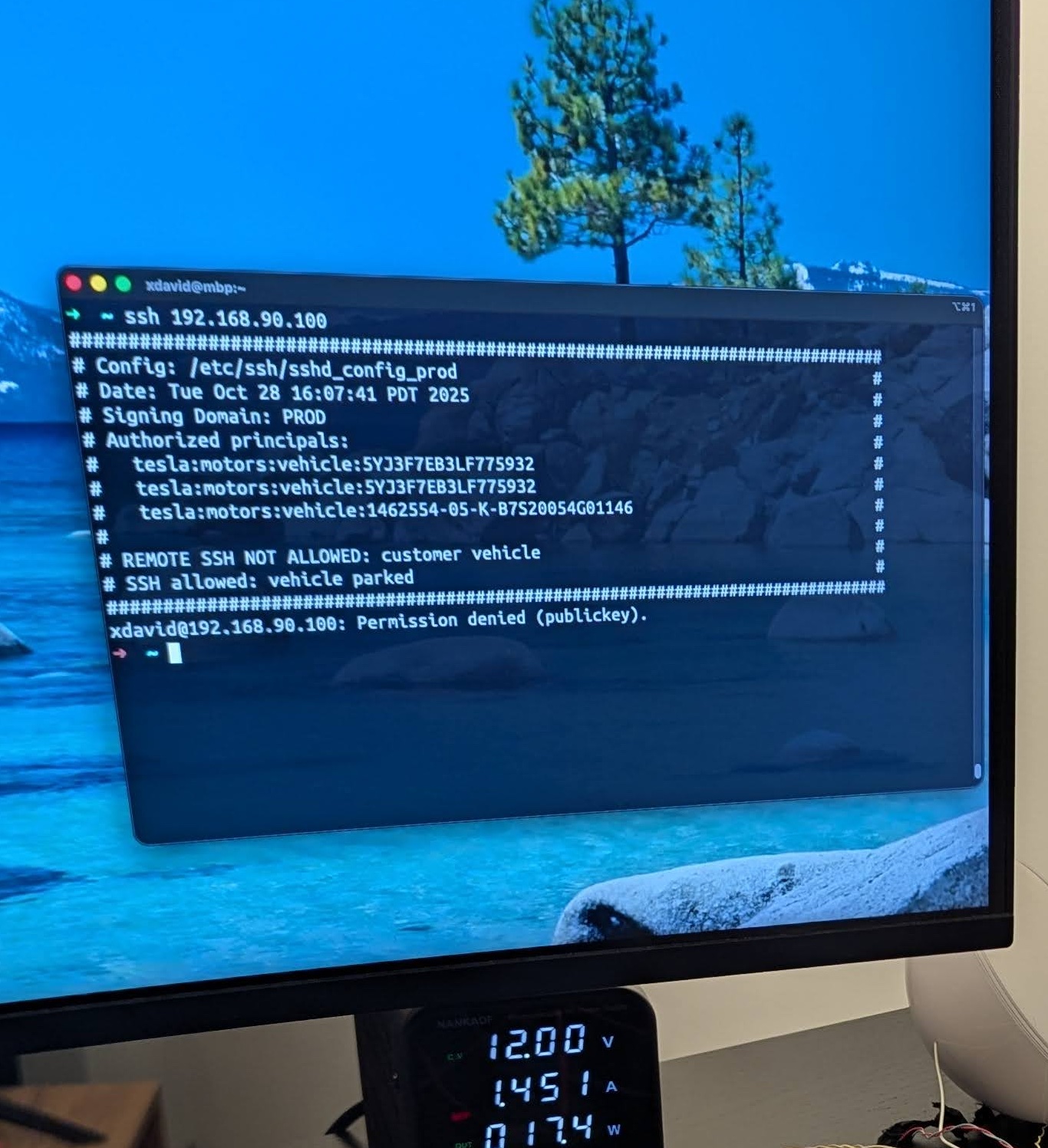 Tesla MCU에 SSH로 접속한 터미널 화면 — 차량 내부 Linux 시스템 접근