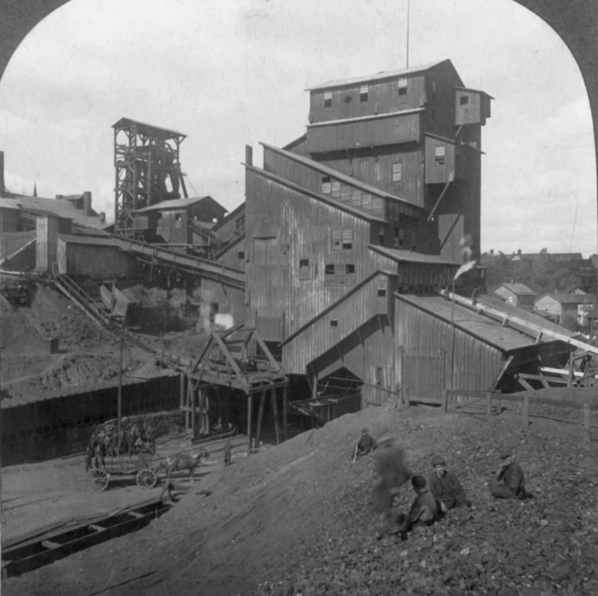 An anthracite coal breaker near Scranton, Pennsylvania, in 1905