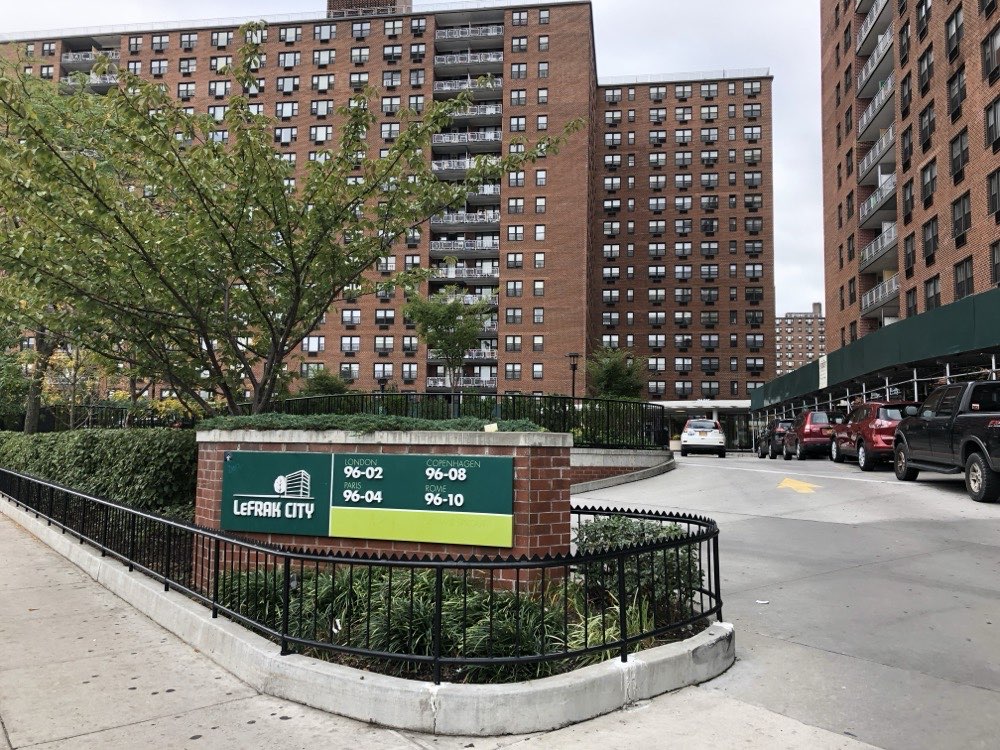 A large U.S. rental housing complex of the kind targeted by RealPage-style algorithmic rent-pricing software