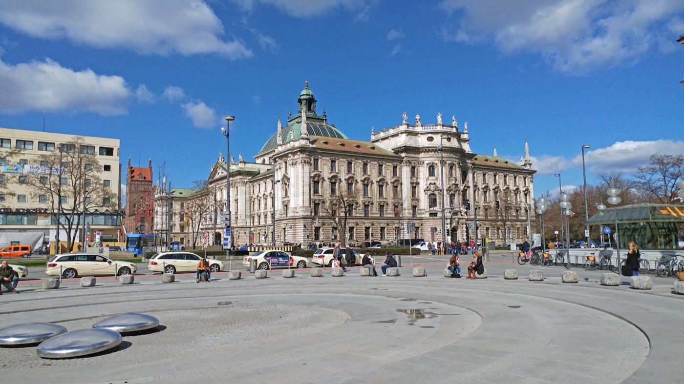 Justizpalast, the Munich courthouse housing the civil chambers of the Munich Regional Court that ruled on GEMA v. Suno