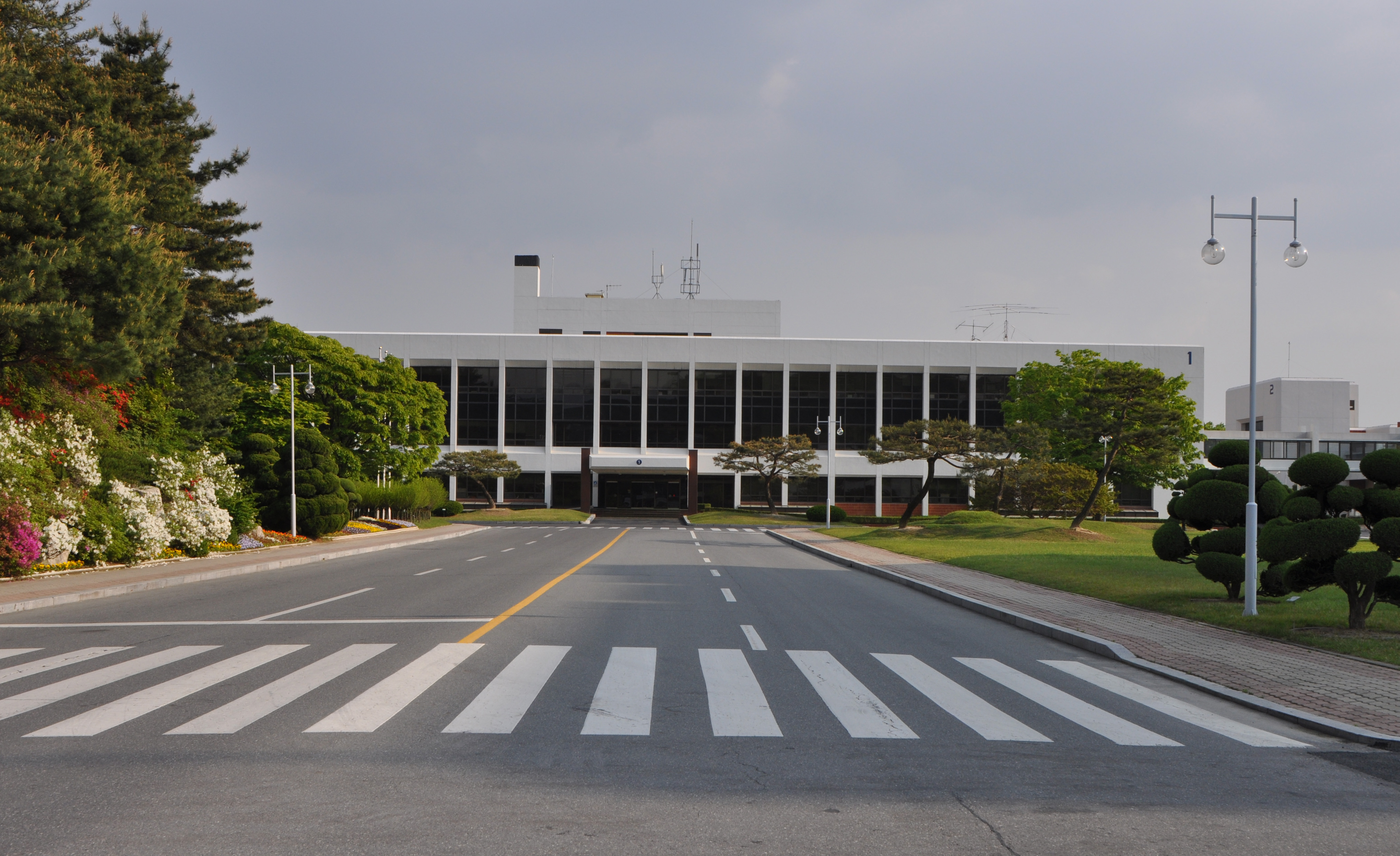 韓国電子通信研究院（ETRI）の本館建物、大田広域市 — ページュラスが誕生した国策研究機関